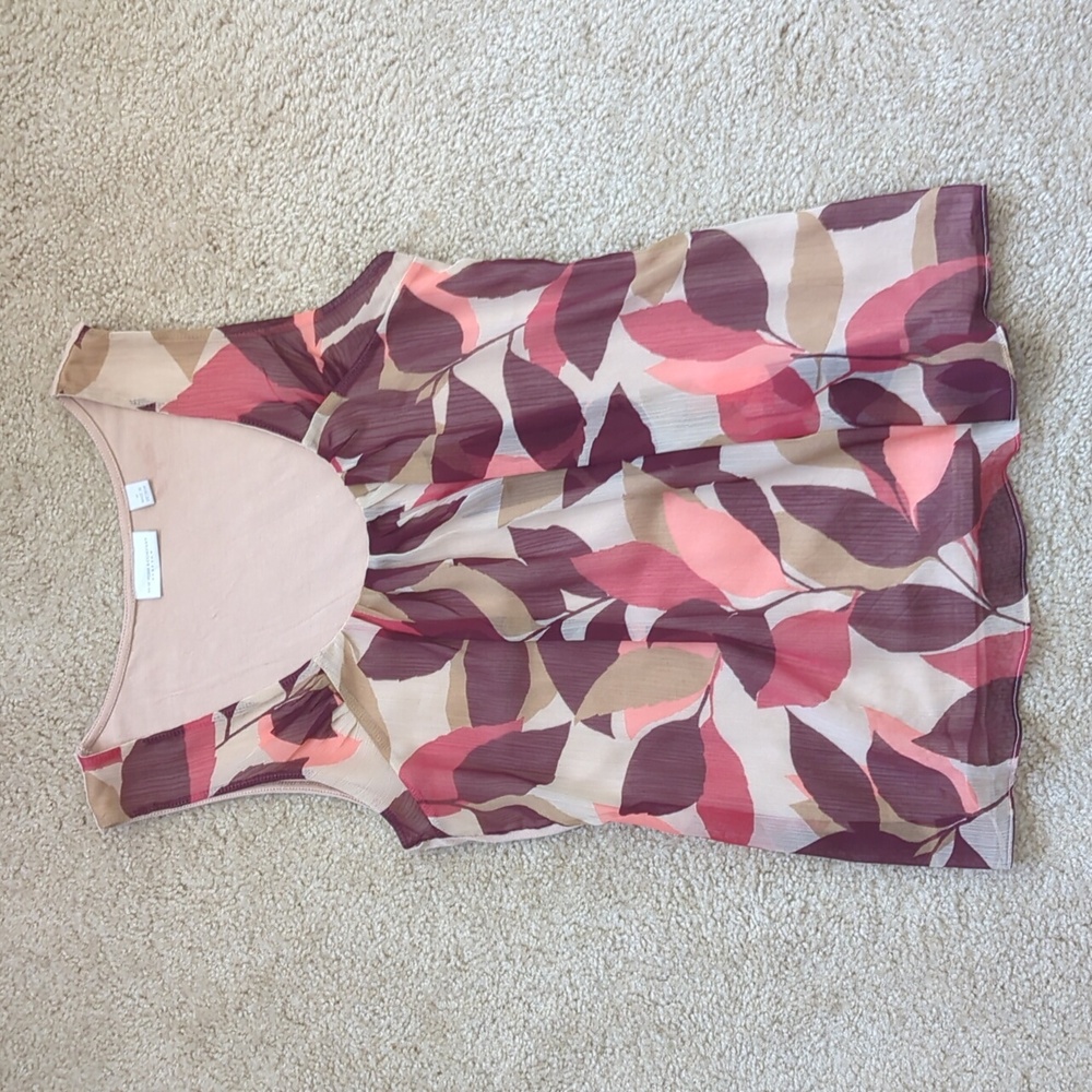 New York and Company Stretch Floral Top, size M